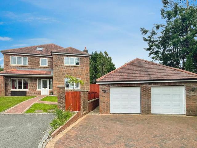 House for sale in Cefn Glas, Wales