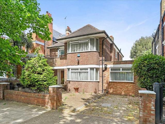 House for sale in Grove Park, Greater London