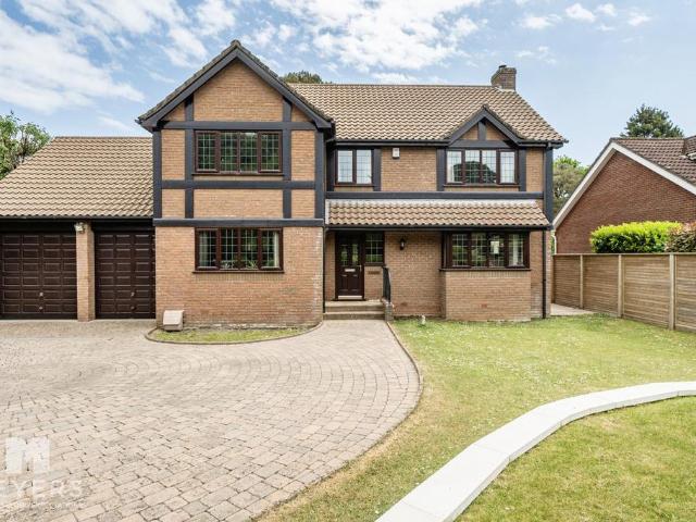 House for sale in Tricketts Cross, Ferndown