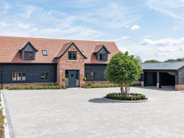 House for sale in Ingatestone and Fryerning, Navestock Side