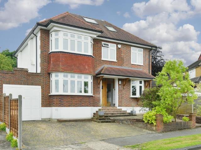 House for sale in Woodcote, Epsom