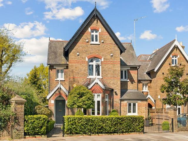 House for sale in London Borough of Ealing, Perivale