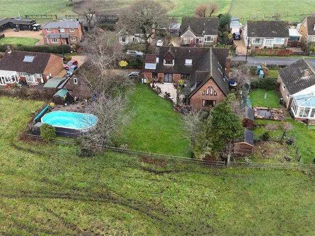 House for sale in Woodfalls, Lover