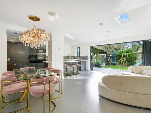 House for sale in Tattenham Corner, Red Hill