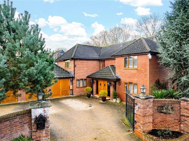 House for sale in Fenny Stratford, Milton Keynes