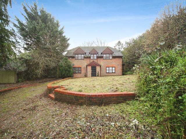 House for sale in Caddington, Bedfordshire