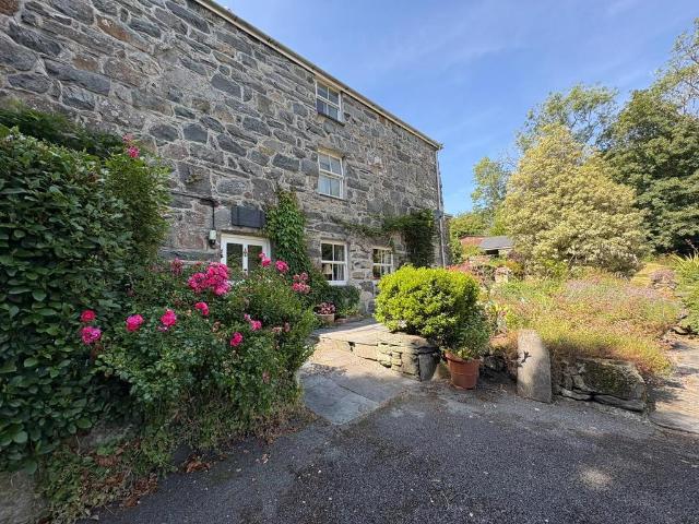 House for sale in Garreg, Wales