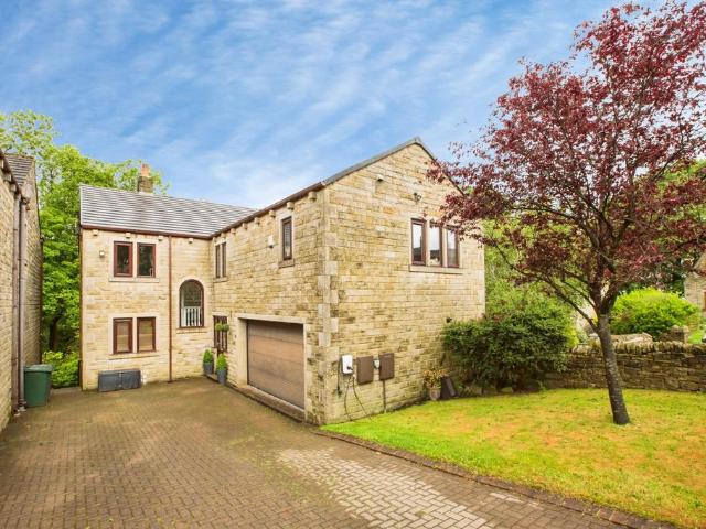 House for sale in Queensbury, West Yorkshire