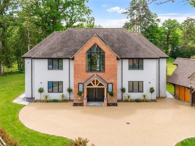House for sale in Perryfields, West Sussex
