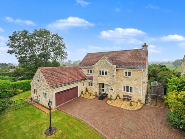 House for sale in Ledston, West Yorkshire