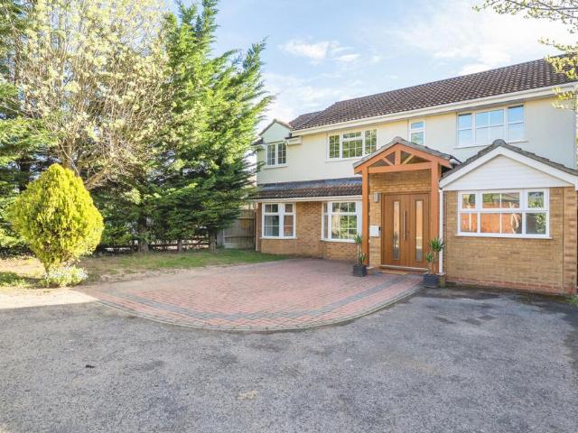 House for sale in Emmbrook, Wokingham