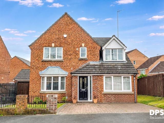 House for sale in Churwell, West Yorkshire