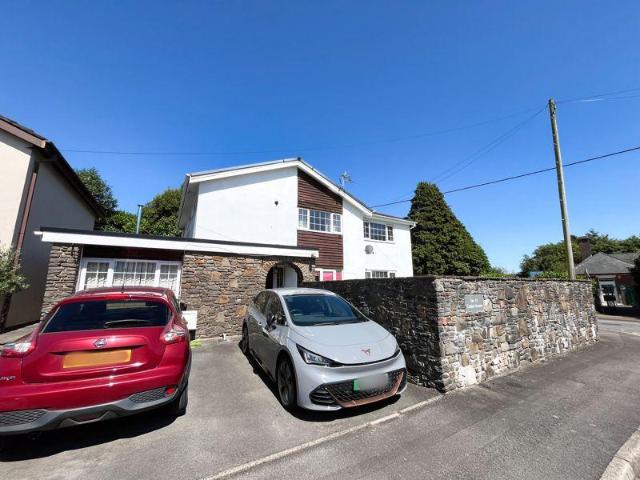 House for sale in Llanharry