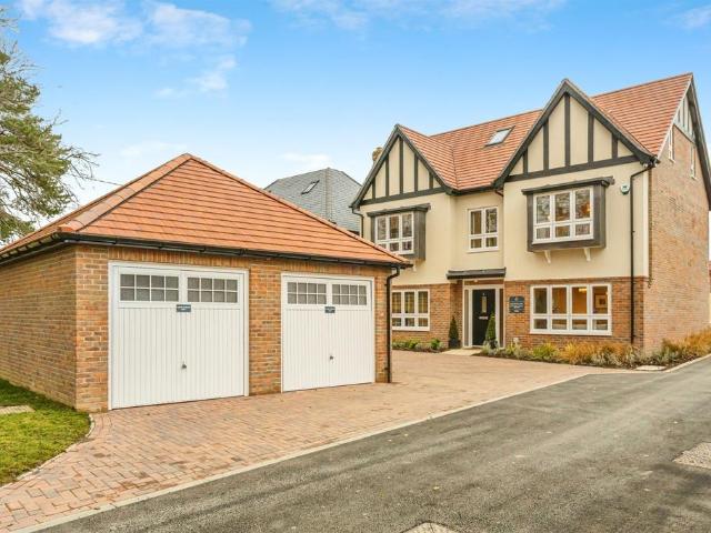 House for sale in Perryfields, West Sussex