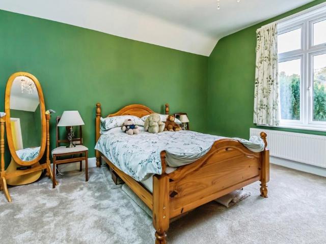 House for sale in Hillview, Surrey