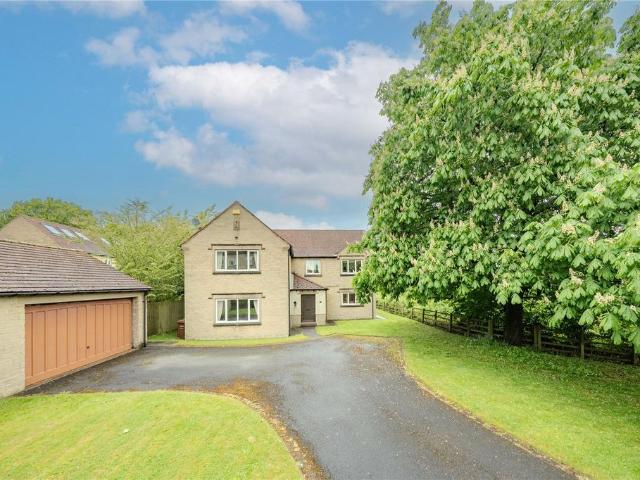 House for sale in Yeadon, West Yorkshire