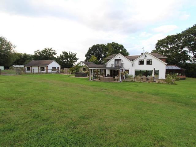 House for sale in Shirrell Heath, Hampshire