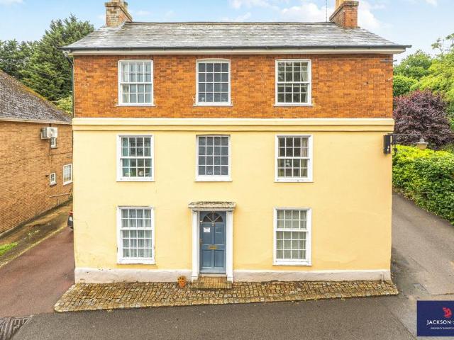 House for sale in Aspley Guise, Bedfordshire