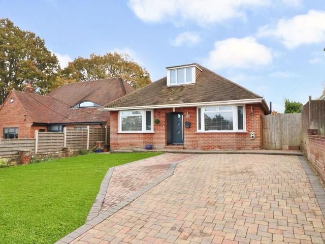 House for sale in Hedge End, Helford