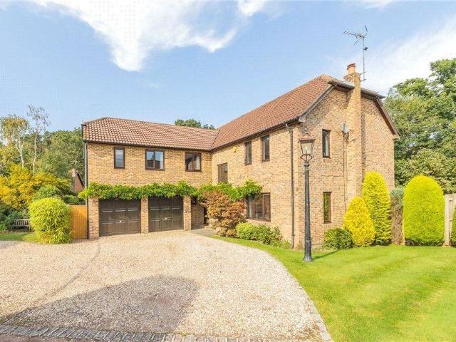 House for sale in Finchampstead