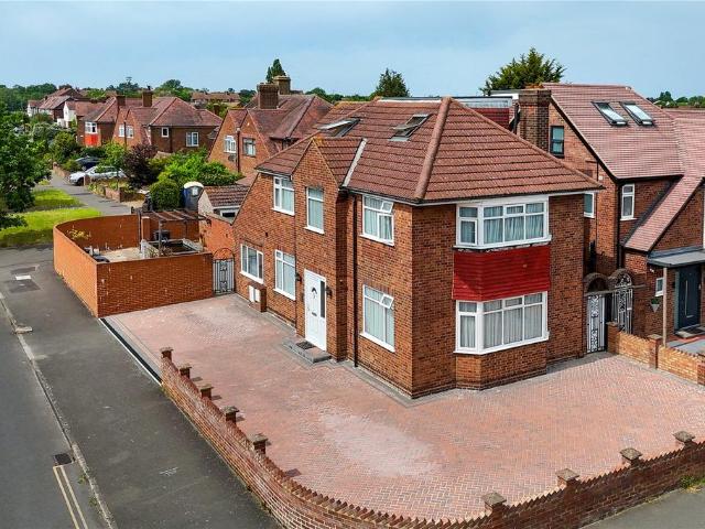 House for sale in London Borough of Hounslow, Hanworth