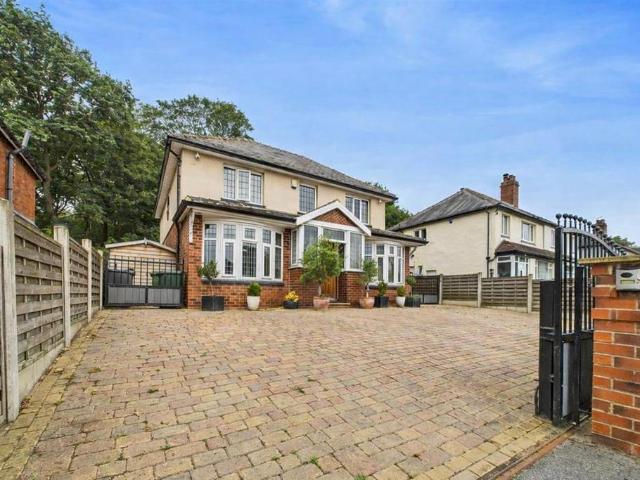 House for sale in Oakwood, Leeds
