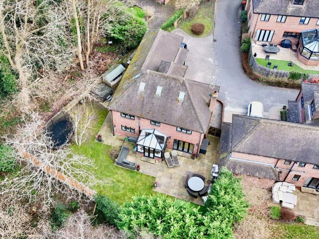House for sale in Ashtead Park, Pachesham Park