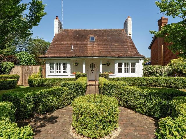 House for sale in The Butts, Kent