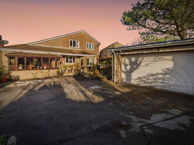 House for sale in Drighlington, Adwalton