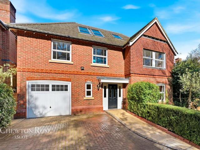 House for sale in Martin's Heron, Winkfield