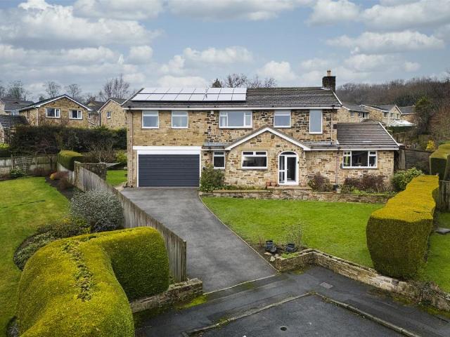 House for sale in Fixby, West Yorkshire