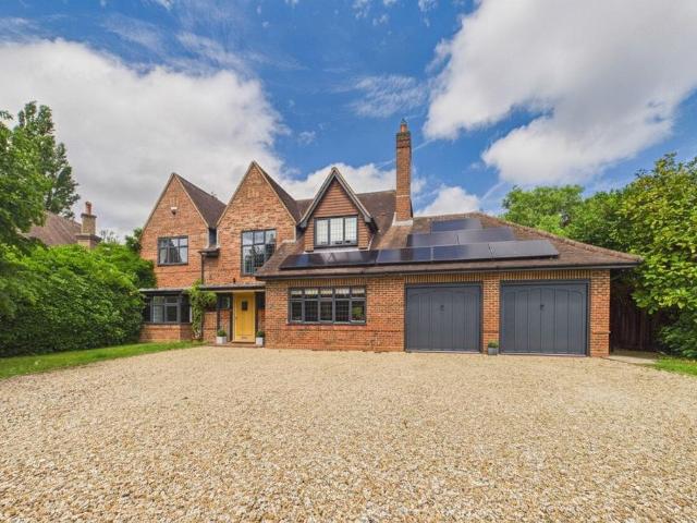 House for sale in Finchampstead