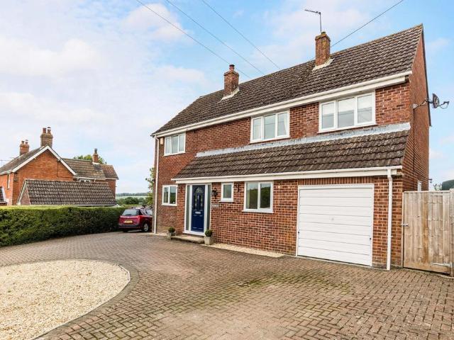 House for sale in Heddington