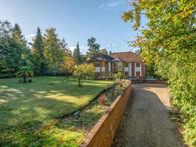 House for sale in Fole, Surrey