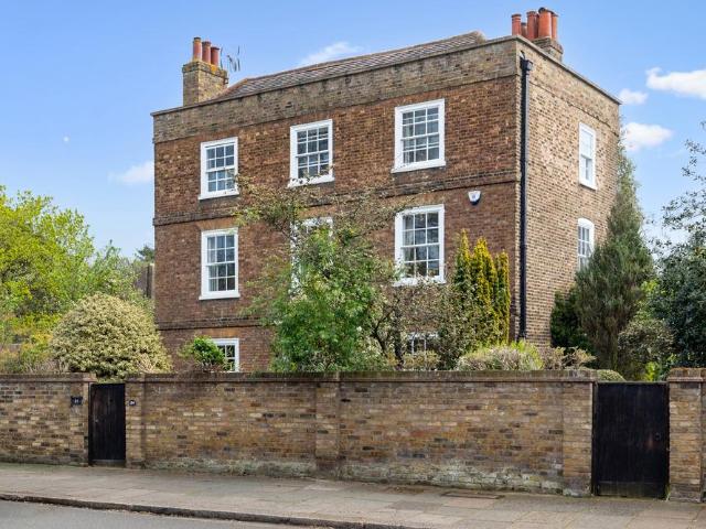 House for sale in Hampton, Greater London