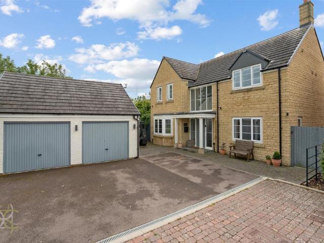 House for sale in Crookhill, Worcestershire
