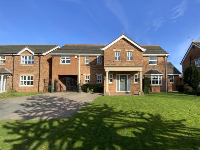 House for sale in New Waltham