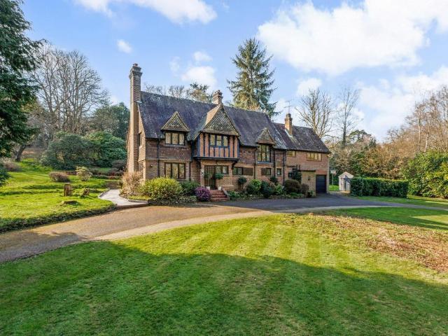 House for sale in Fole, Surrey