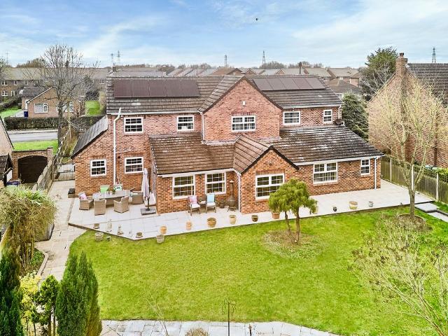 House for sale in Hut Green, Eggborough