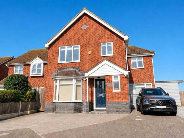 House for sale in Clacton-on-Sea, Tendring