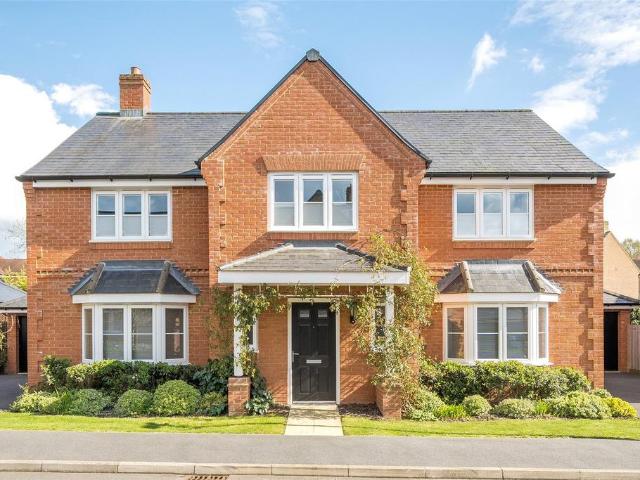 House for sale in Steeple Claydon, Buckinghamshire
