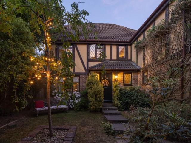 House for sale in Barretts Park, Cross In Hand