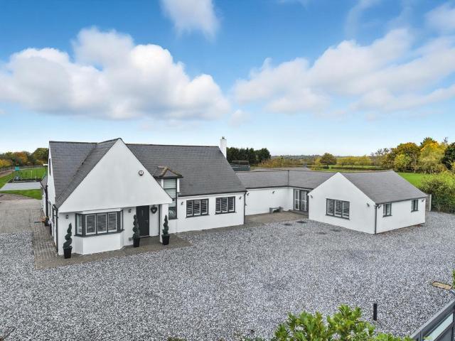 House for sale in Moreton, Epping