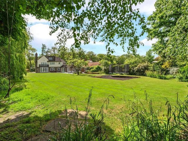House for sale in Heol-las, Surrey