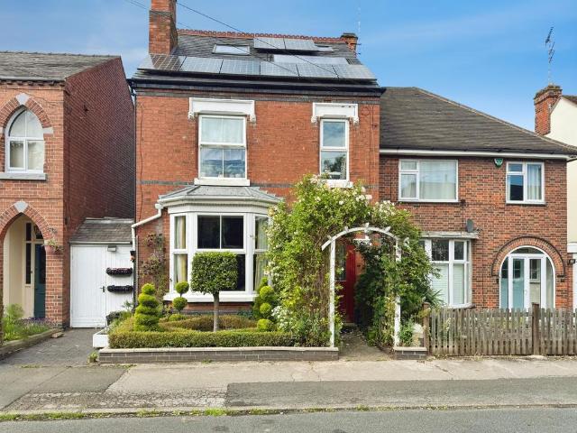 House for sale in Winshill, Beamhurst