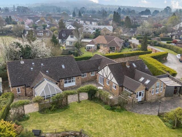 House for sale in Aston Clinton, Buckinghamshire