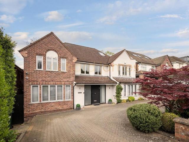 House for sale in Mill Hill, Greater London