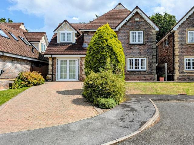 House for sale in Cwmgwili, Wales