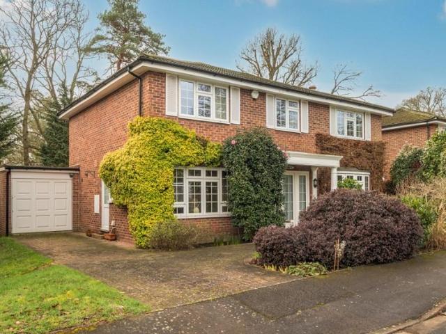 House for sale in Maybury Estate, Woking