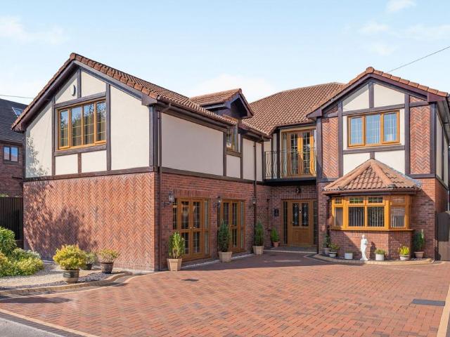 House for sale in Maesycwmmer, Wales
